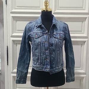 Levi jean jacket crop size small. Super cute!
